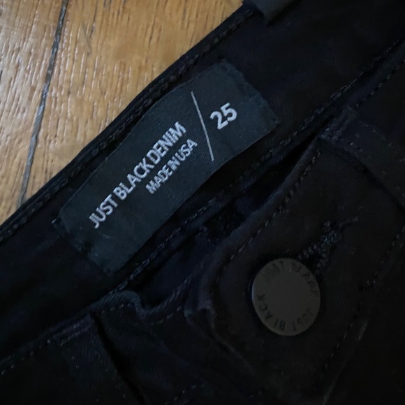 🖤BLACK RIPPED JEANS🖤 - Picture 4 of 4